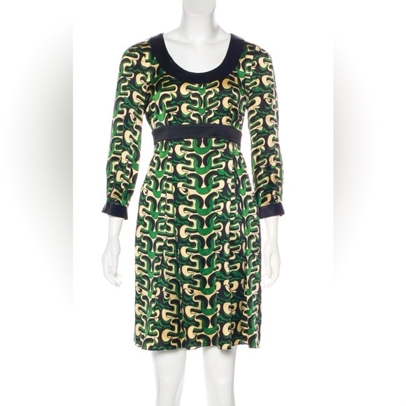 Diane Von Furstenberg Silk Steffi chain link patternDress Size 2